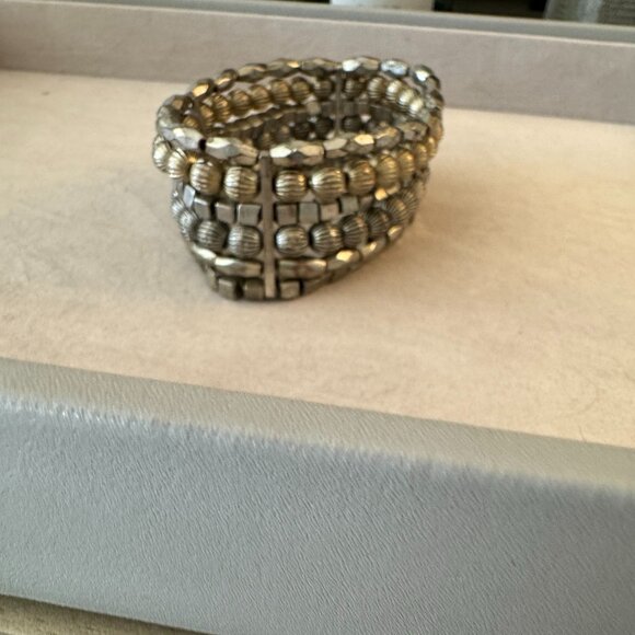 Stretch 6 row, all connected bracelet - Picture 1 of 7